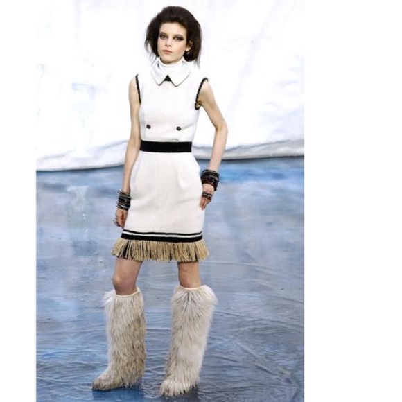CHANEL 10A Faux Fur Boots - Picture 7 of 8